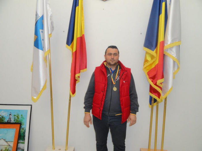 150094_486660954718313_1143439038_n