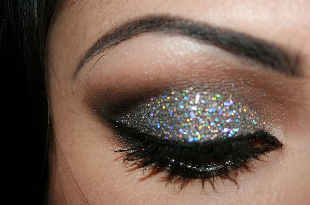  - GlItTeR eYeS