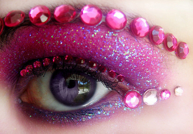  - GlItTeR eYeS