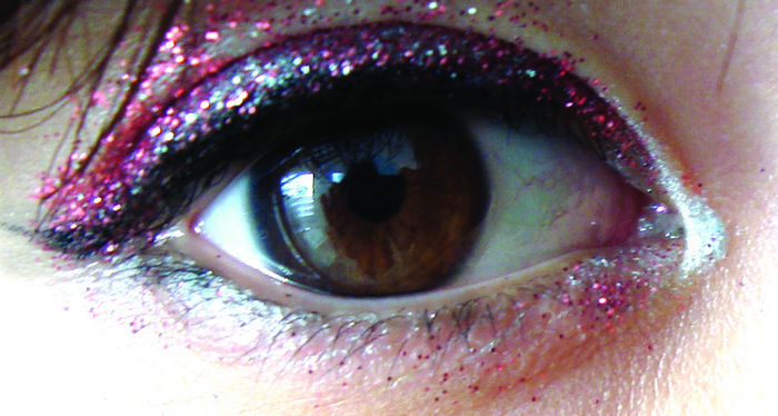  - GlItTeR eYeS