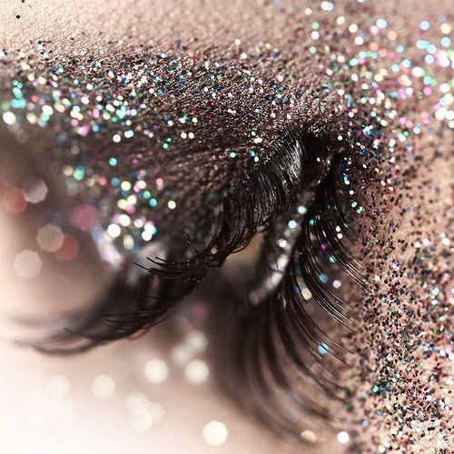  - GlItTeR eYeS