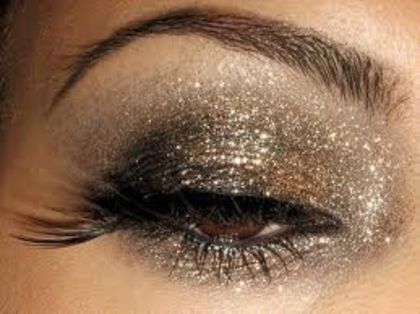  - GlItTeR eYeS