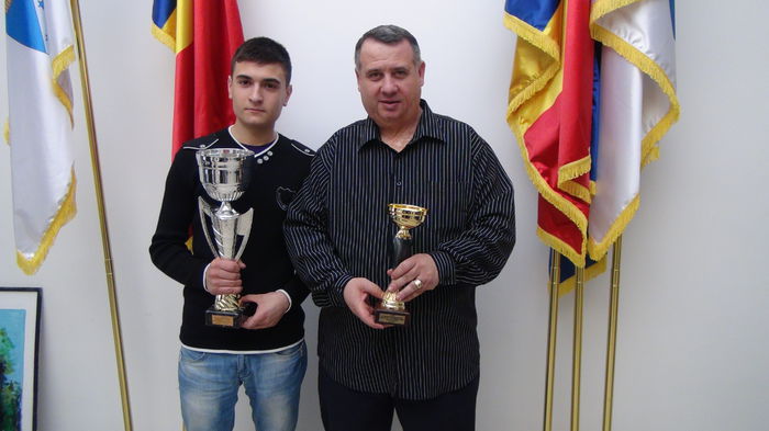 Costea Razvan alaturi de mentorul si tot odata si tata ,Costea Victor
