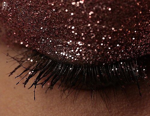  - GlItTeR eYeS