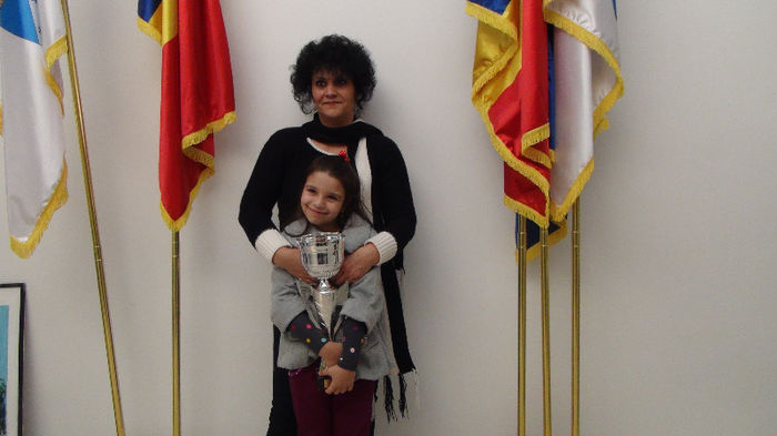 Doamna Nedelcu Georgeta alatusi de comoara cea mai de pret a familiei,Nedelcu Alis - Premiere ASC Buftea 2012
