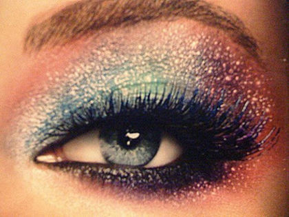  - GlItTeR eYeS