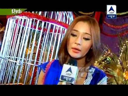 00_02_40 - B-Sara Khan Item Number-B