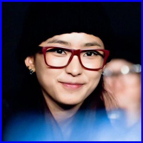 . *coboara cu o geanta*..Hei..hei,si bun venit..Khun..