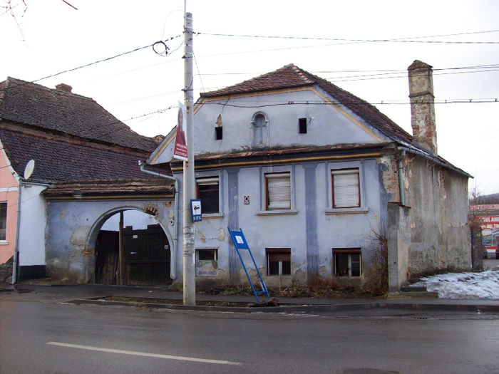 CLADIRE MARCATA CA MONUMENT ISTORIC!!! - SIGHISOARA despre MONUMENTUL denumit   LA   LEU