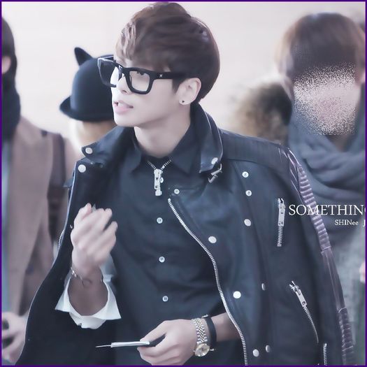 - {back} Byee..:-?? Ce o avea Hara de gand? :-s :))