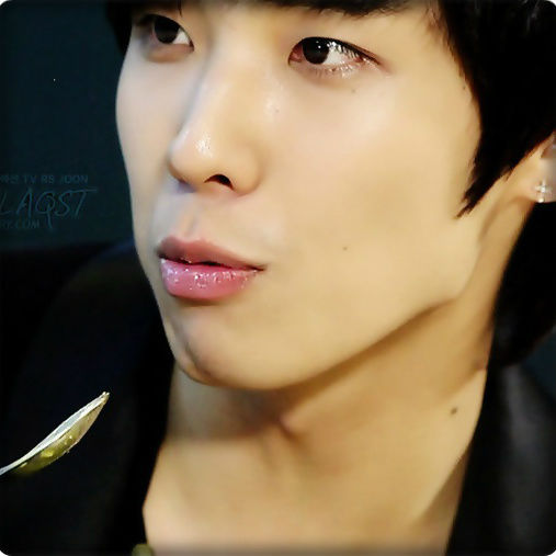 - Hara ? :))) No .. :-s .. Deci va spus ca am urmatiro cu lopata prin cimintir? :))) - l - x - Episodul 09 - x - l