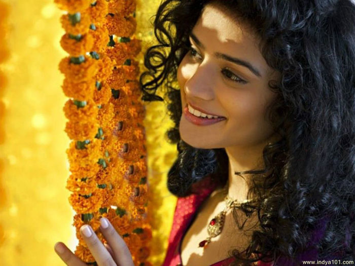 Sukirti_Kandpal_Wallpaper_24_wtprw_Indya101(dot)com - Sukirti Kandpal NEW LOOK