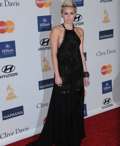 miley-cyrus-pre-grammy-party_3_912ae47434