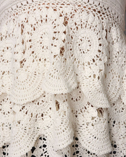 crochetemodablusabrancarosetas1