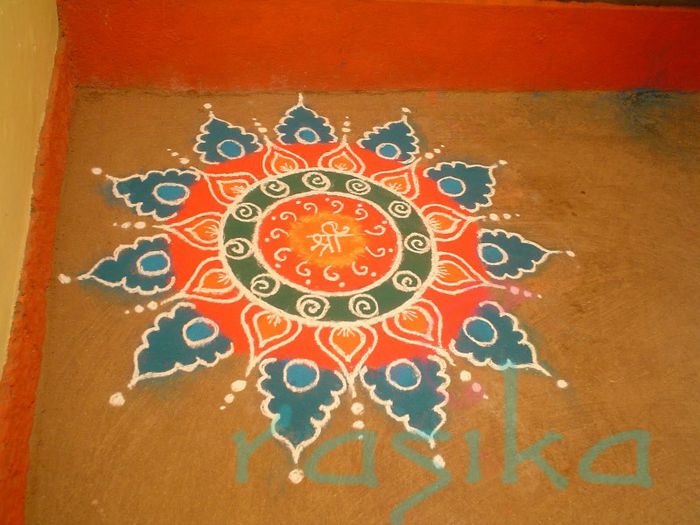 creative-designs-flowerrangoli-class-rangoli-thei-and-stunning-at-213220 - Rangoli