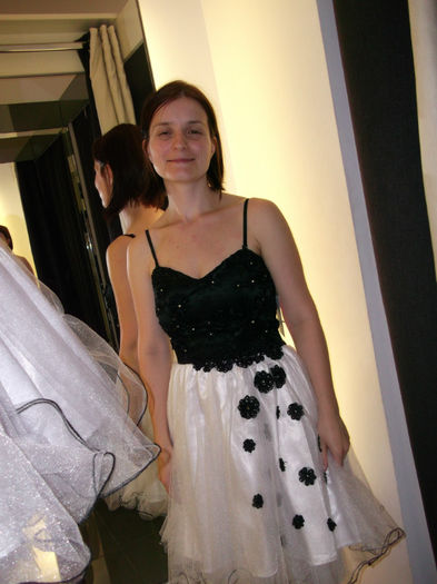 ne hotaram pentru o rochie noua...:))