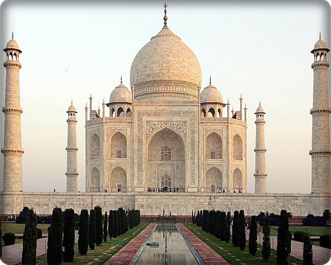 ● Taj Mahal - Agra,The South India ●; Tah Mahal (Agra) – una dintre cele 7 minuni ala lumii moderne, Taj Mahal este situat in orasul Agra. Constructia a fost ridicata de imparatul sah Jahan in memoria iubitei sale sotii, Mumtaz Mahal si a
