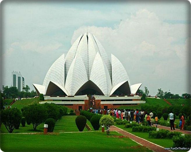 ●  Templul Lotus,Delhi,North India ●; emplul de cult Bahá&#039;í din Delhi, India, cunoscut popular ca Templul Lotus datorita formei sale, este o casa de cult Bahá&#039;í si, de asemenea, o atractie proeminenta in Delhi. Acesta a fost fin
