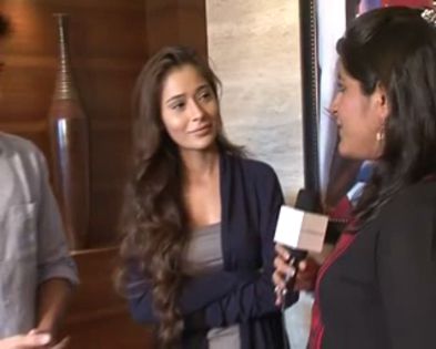 Sara Khan and Vikrant Massey from V the Serial 2013 (105)