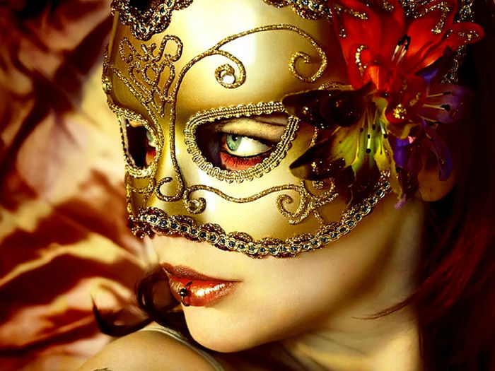  - MAsqUEraDE maSKs