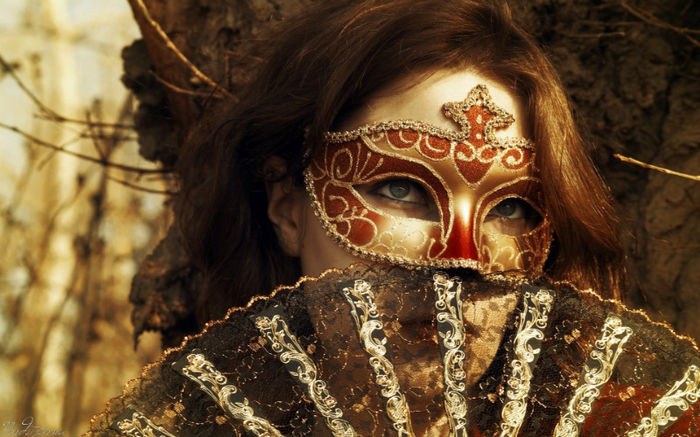  - MAsqUEraDE maSKs