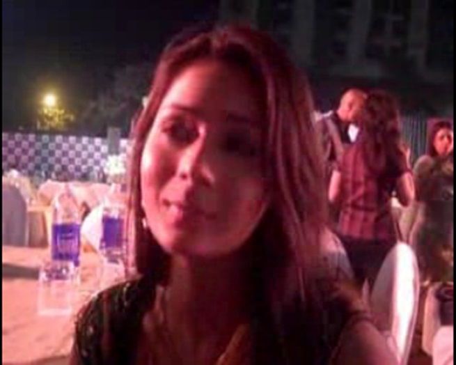 8-vert - SARA KHAN NEW PIC 8