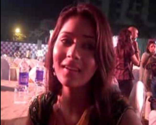 11-vert - SARA KHAN NEW PIC 8