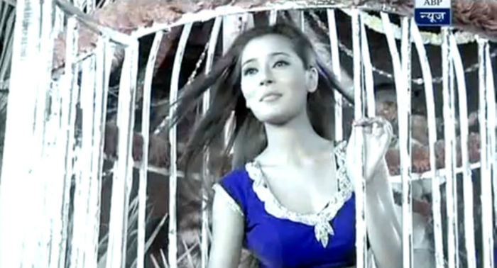 47-vert - SARA KHAN NEW PIC 8