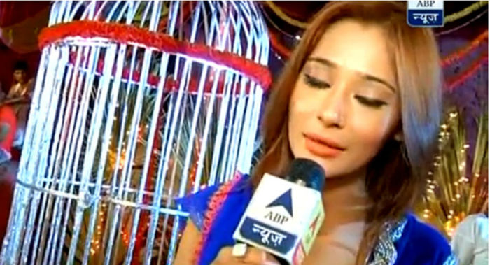 61-vert - SARA KHAN NEW PIC 8