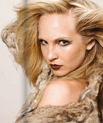 Candice Accola (21)