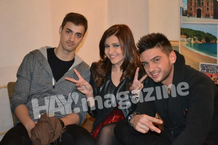 537849_484994454871191_86065532_n