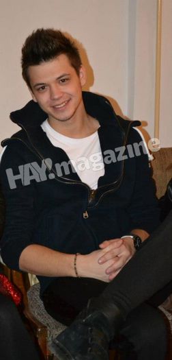 542752_484995061537797_1390168337_n