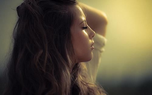 530269_309589029156581_1554467405_n; E o poveste fara nume si fara autor, scrisa cu parfum de aripi albe care se zbat in zbor!
