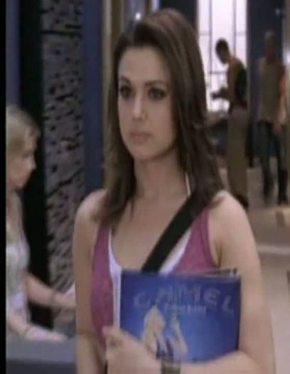 vlcsnap-00020 - xo - Deleted Scenes Salaam Namaste