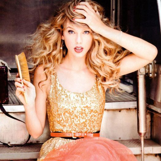 548820_358413667583570_1765110470_n - Taylor Swift