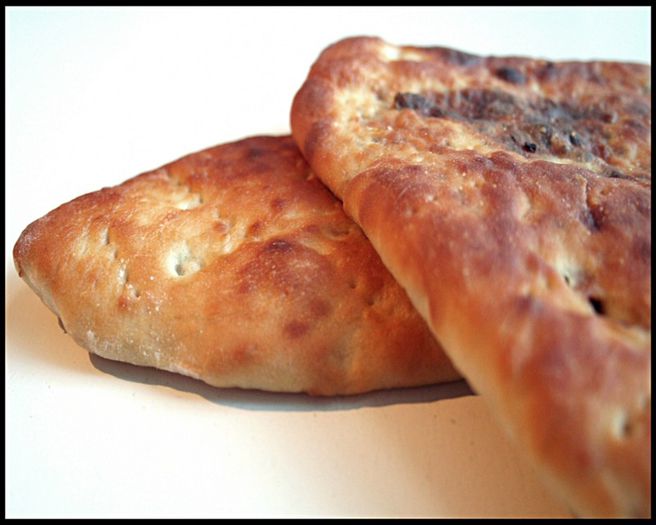 ● Peshawari Naan ●; Paine alba cu fructe uscate si galbenus de ou
