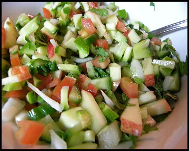 ● Kacumber Salad ●; Salata de castraveti, ardei iute, rosii si ceapa
