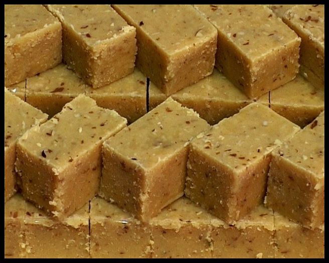 ● Badam Burfi ●; Burfi din Migdale
