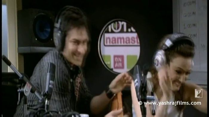 vlcsnap-00084 - xo - Filmari Salaam Namaste