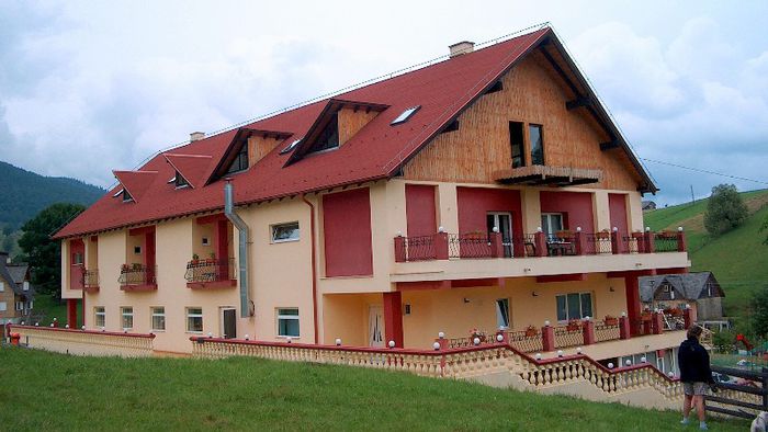 104. Cabana Valea cu Struti.-1 - BUCEGII - Piatra Craiului - imprejurimi