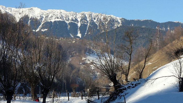 Satul Pestera 2 - BUCEGII - Piatra Craiului - imprejurimi