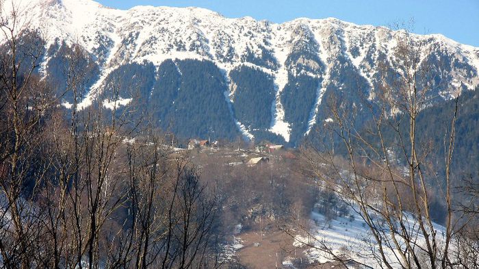 Satul Pestera 3 - BUCEGII - Piatra Craiului - imprejurimi