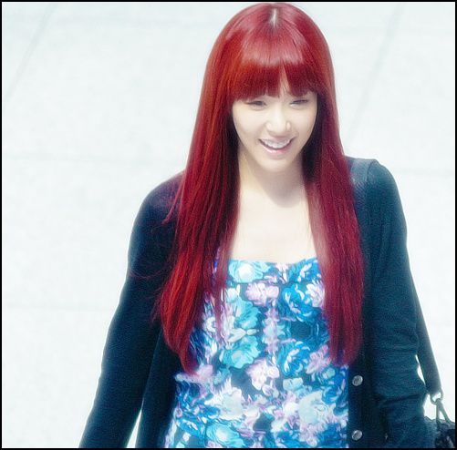 - Aaaa..:)) Eu credeam ca arati spre perete..:))