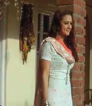 preity-zinta-veer-zaara-caps (13)