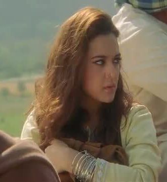 preity-zinta-veer-zaara-caps (19)
