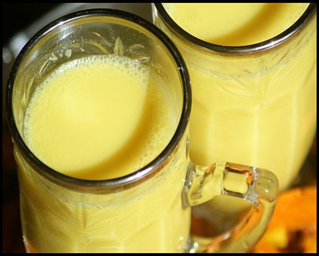 ● Haldi Doodh ●; Turmeric Milk in engleza sau Haldi Doodh in hindi este un remediu bine cunoscut in India. Turmericul este recunoscut pentru proprietatile sale antiseptice si antibacteriene fiind un foarte bun dezinfe
