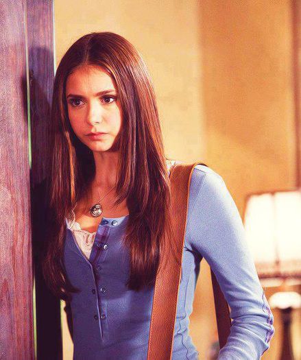 unde ? elena stetea an fata lui katherine asa ca nu al obs - My dear sister TVD