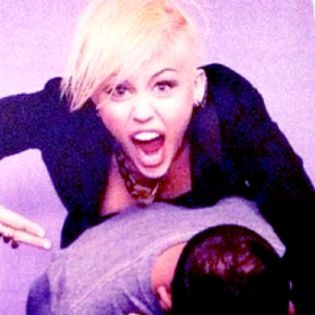 tumblr_mie9cxpAnv1qcnmkjo1_250_large