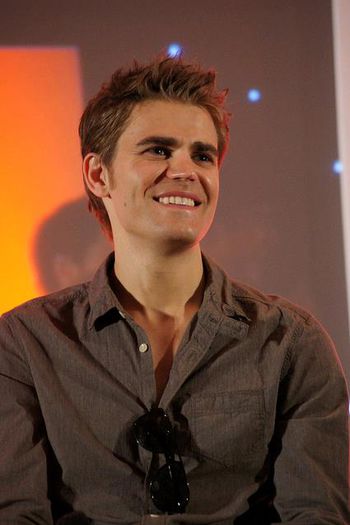 hei! eu ma numesc stefan ancantat :))) - My dear sister TVD