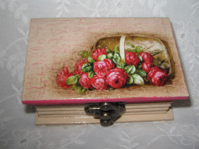Cos cu trandafiri - vanduta - 0 Handmade - cutii bijuterii si diverse decoratiuni disponibile